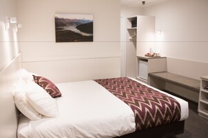 客房, 花园景观 | 办公桌、熨斗/熨板、免费婴儿床、免费 WiFi