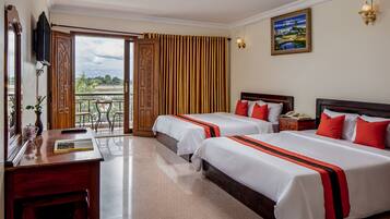 Deluxe Twin Room | In-room safe, free WiFi