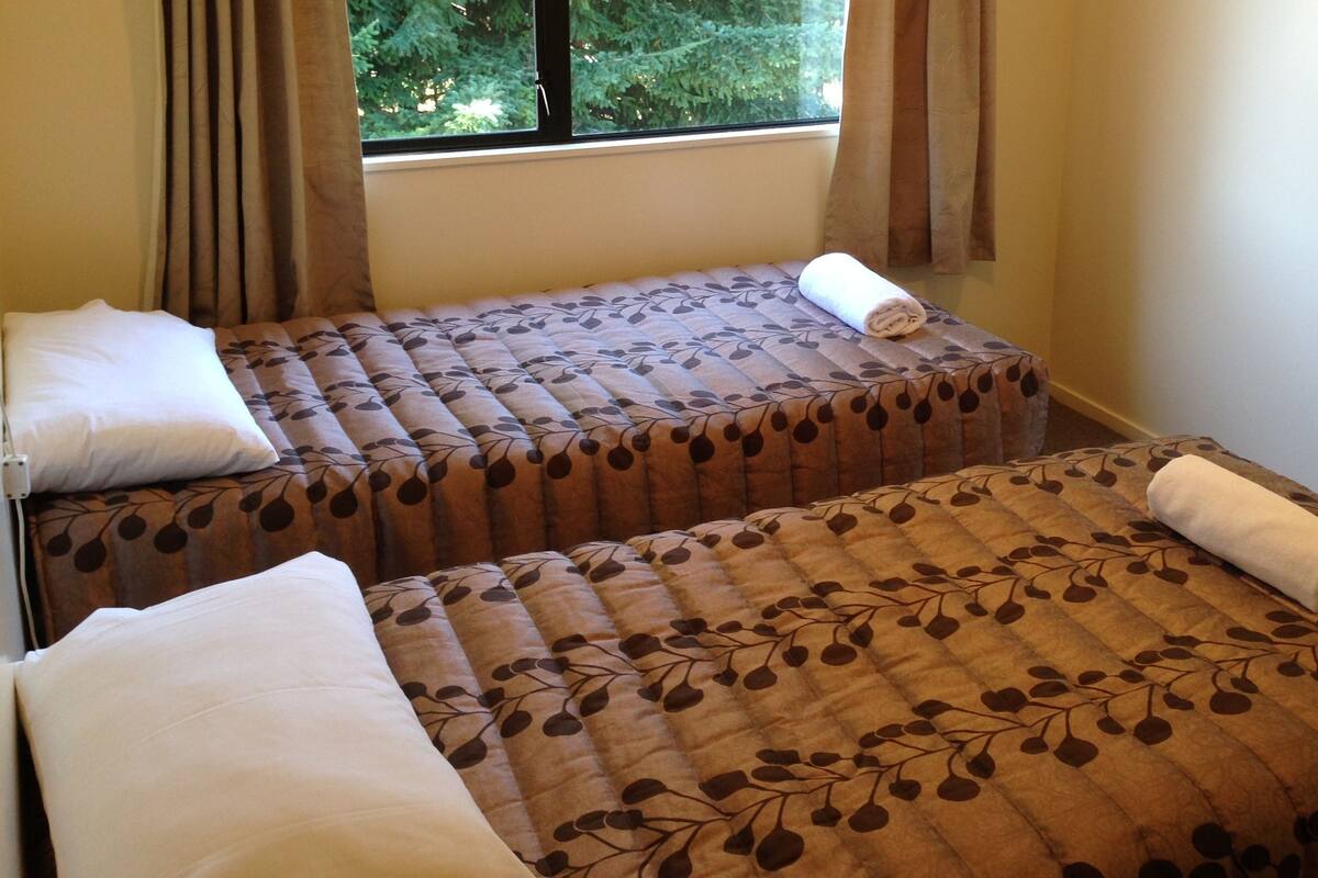 Family Suite, 1 Bedroom, Non Smoking, Kitchen (Family unit sleeps 4) | Iron/ironing board, free WiFi