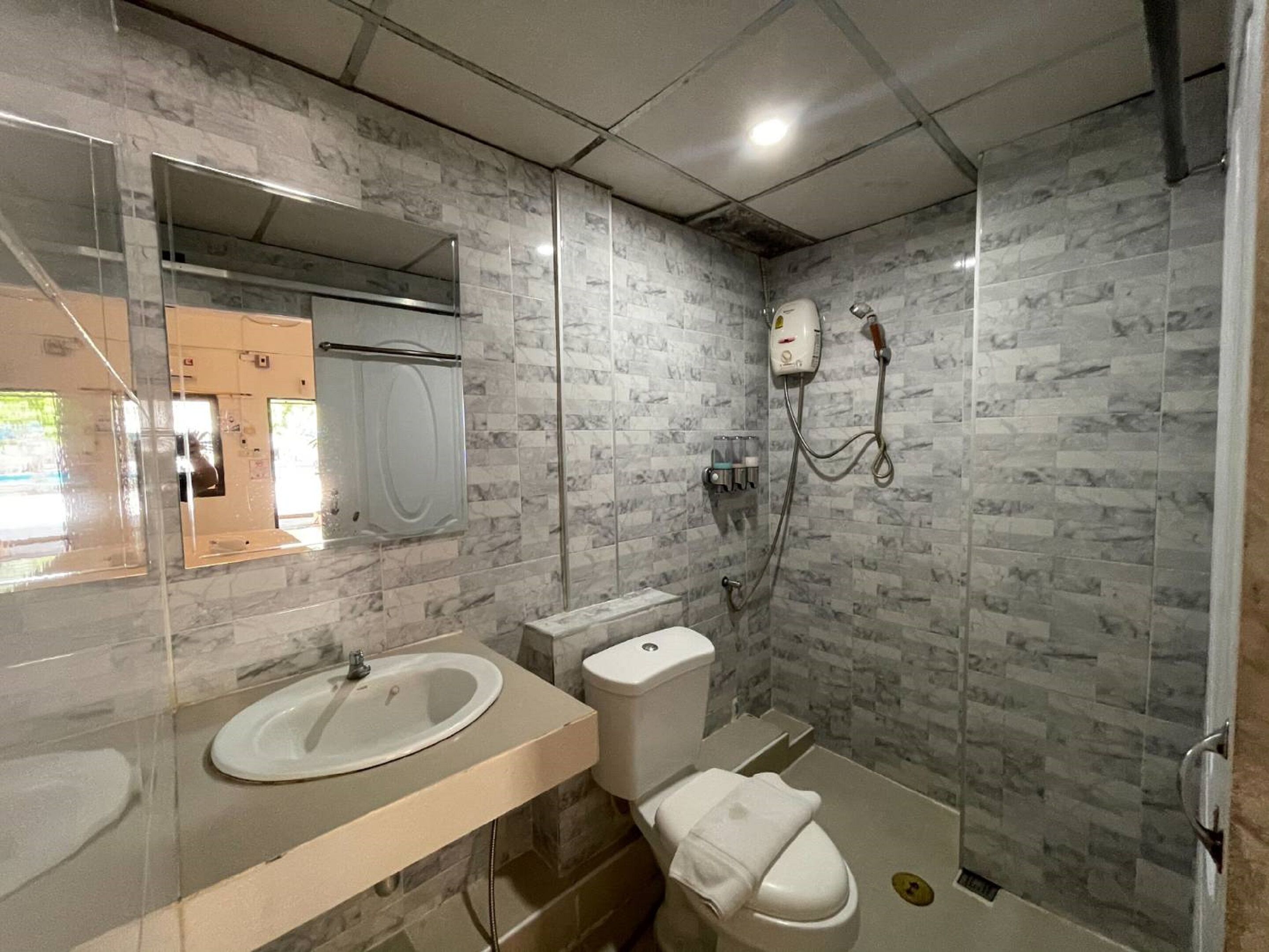 standard double room, 1 bedroom, resort view, ground floor | bathroom | shower, towels