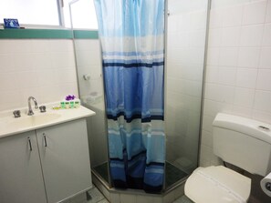 Free toiletries, towels - Murwillumbah Hotel & Apartments (Murwillumbah)