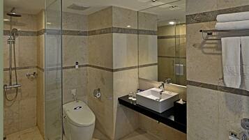 Buồng tắm vòi sen, đồ dùng nhà tắm miễn phí, máy sấy tóc