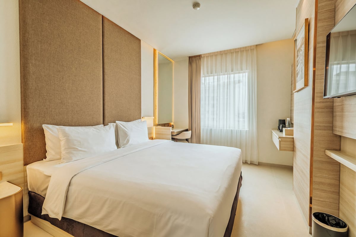 In-room safe, desk, blackout drapes, free WiFi