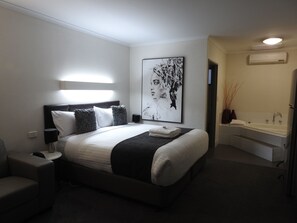 1 bedroom, Egyptian cotton sheets, pillowtop beds, minibar - Wine Village Motor Inn (Rutherglen)