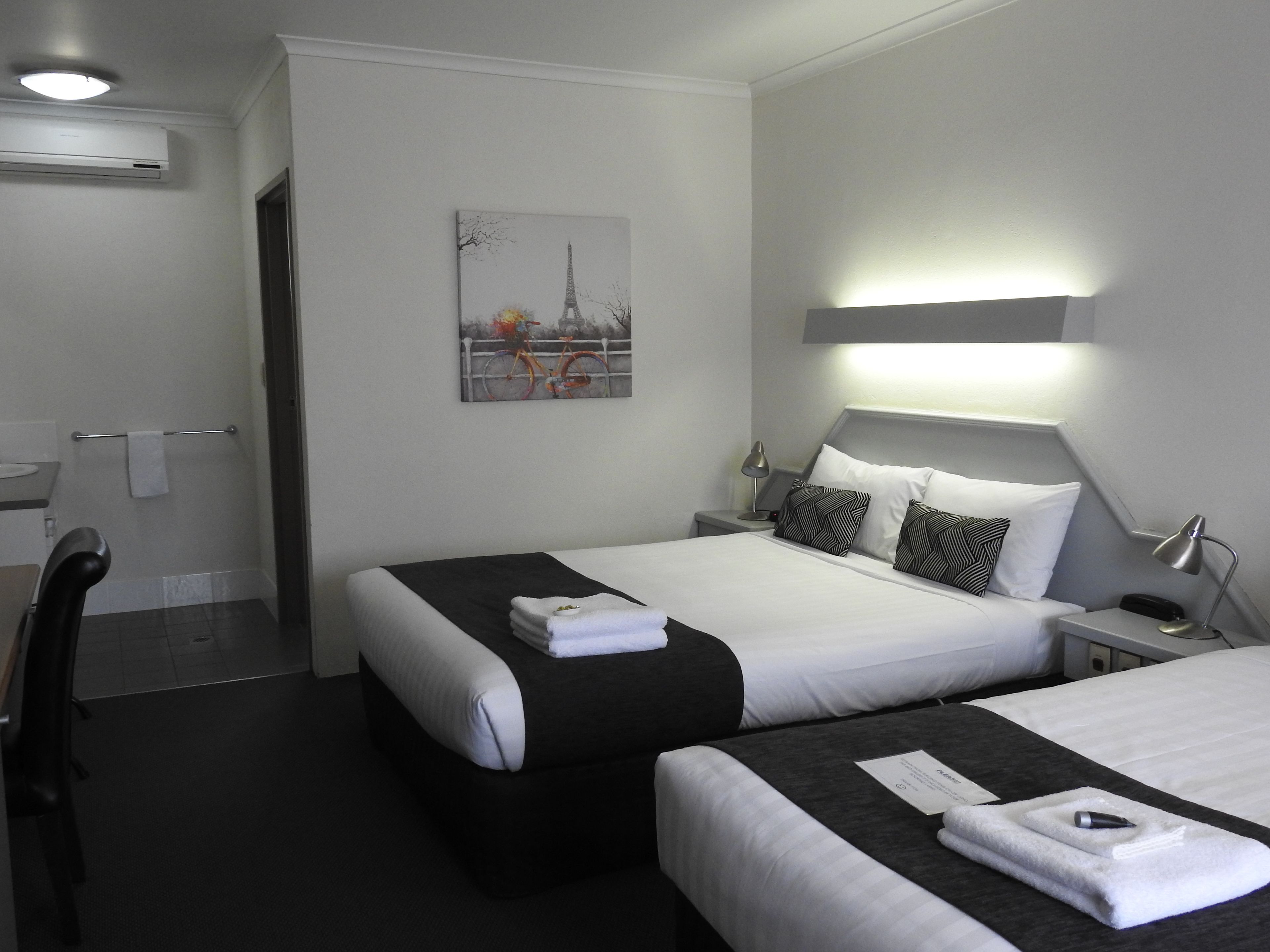 1 bedroom, Egyptian cotton sheets, pillow-top beds, minibar