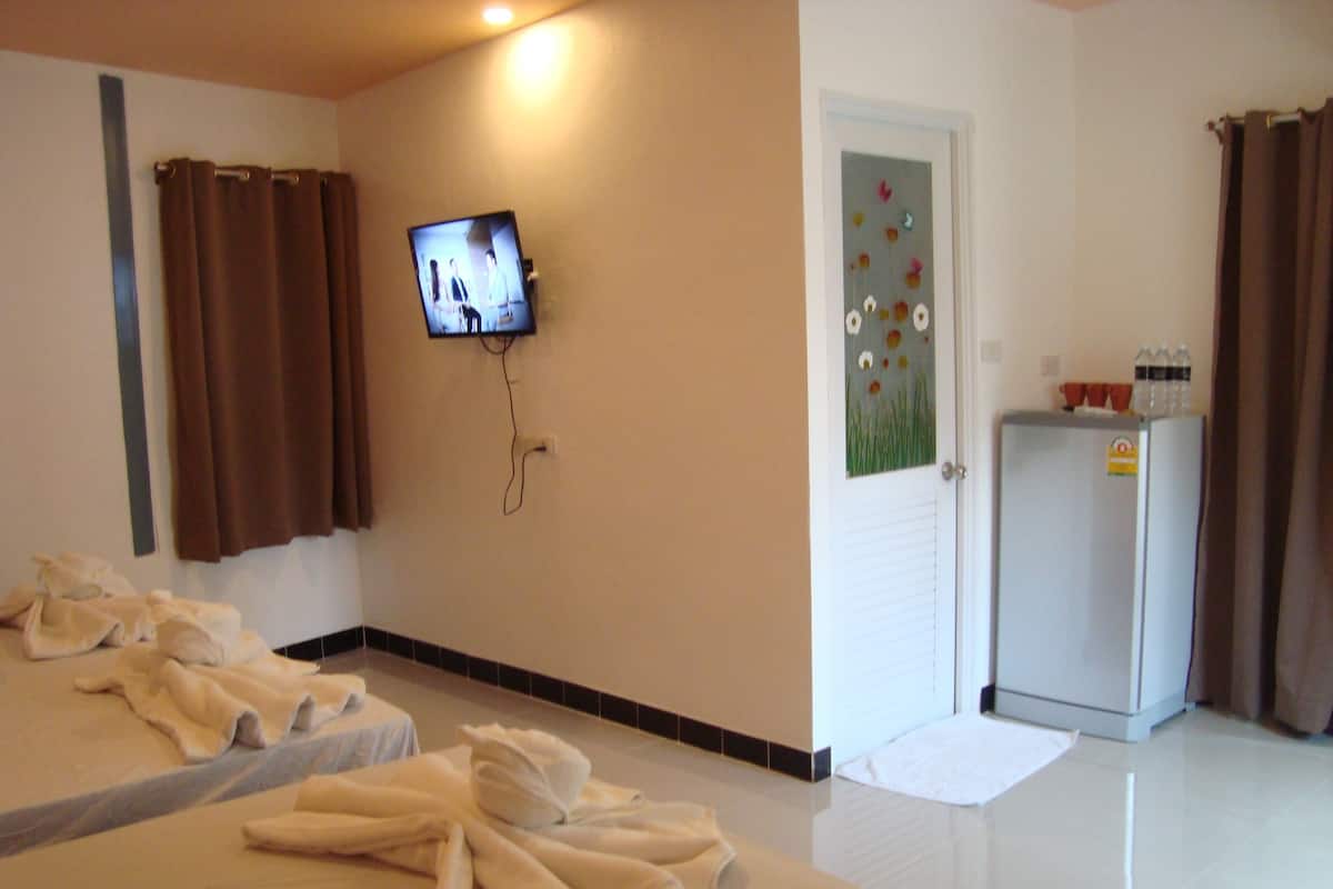 Double Room | Blendingsgardiner, wi-fi (inkludert) og sengetøy