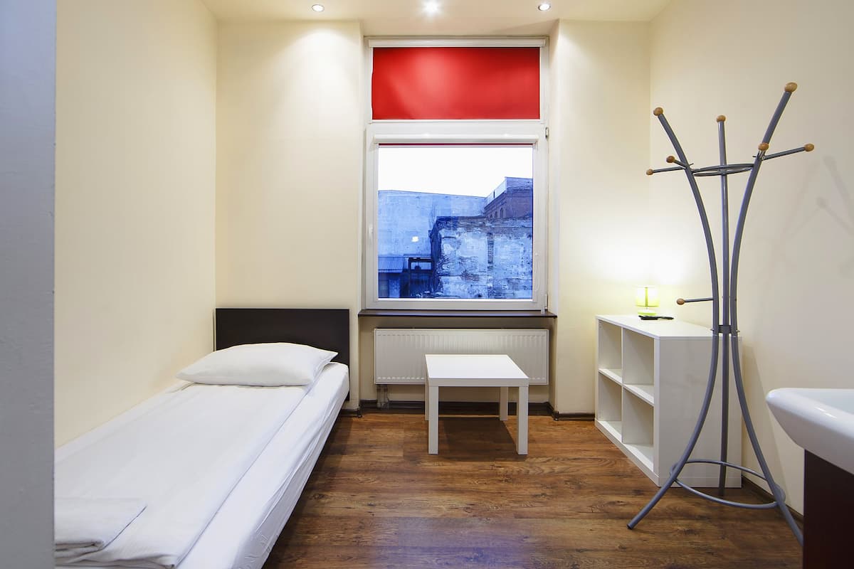 Chambre Simple, salle de bains commune | Wi-Fi gratuit, draps fournis