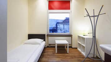 Single Room, Shared Bathroom | Wi-fi percuma, cadar katil