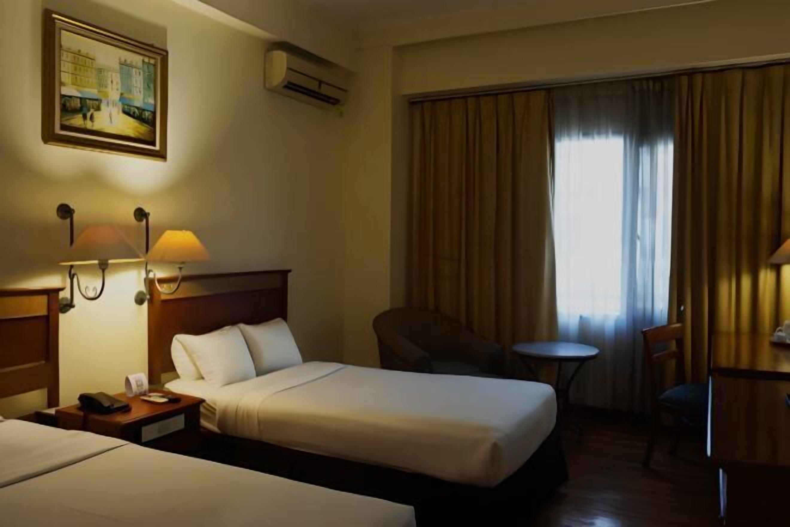 Safe på rommet, skrivebord og ekstrasenger (mot et tillegg)