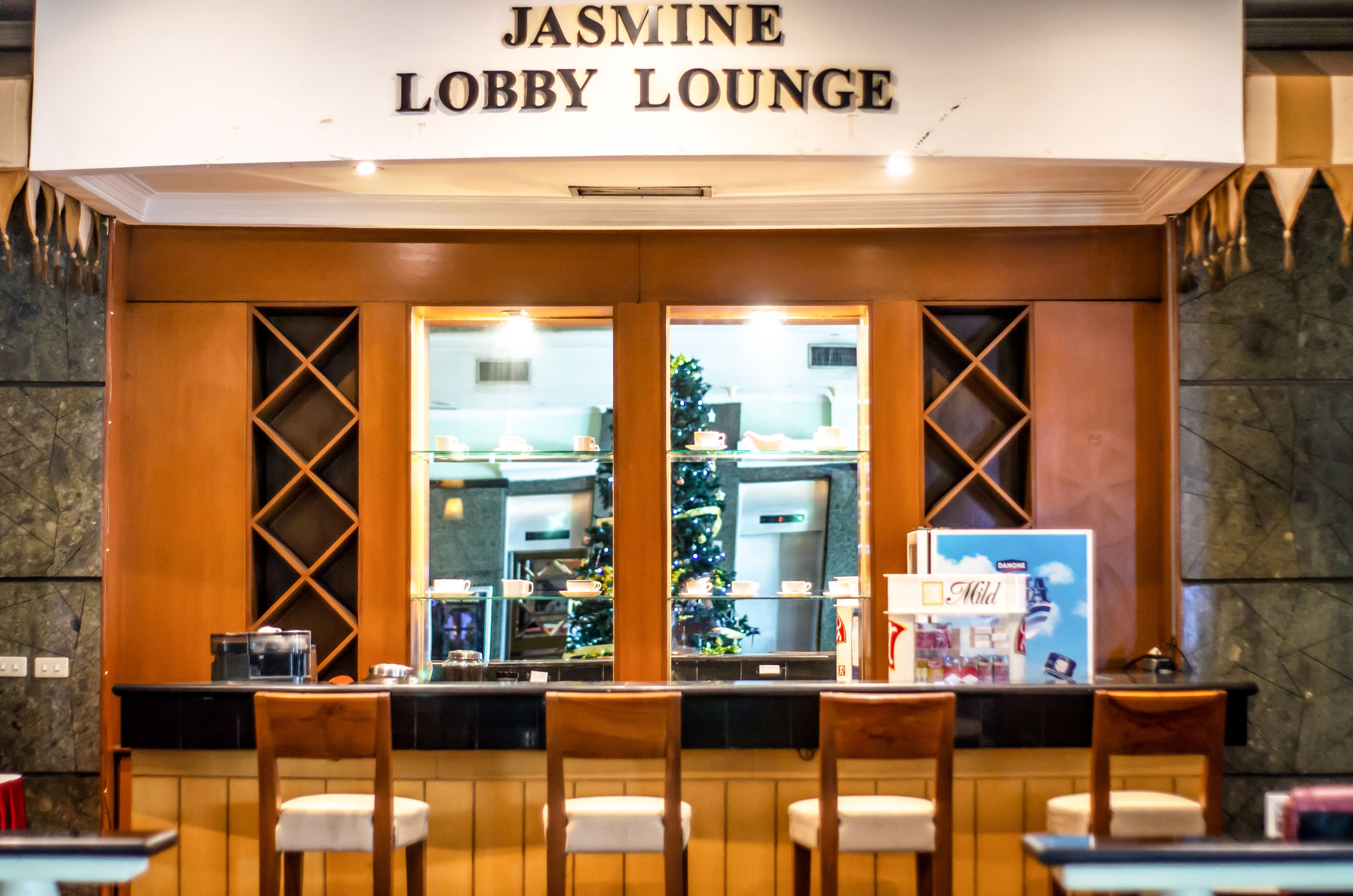 Lobby lounge