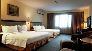 Family Room | In-room safe, desk, rollaway beds, free WiFi - Mega Anggrek Hotel & Convention (Jakarta)
