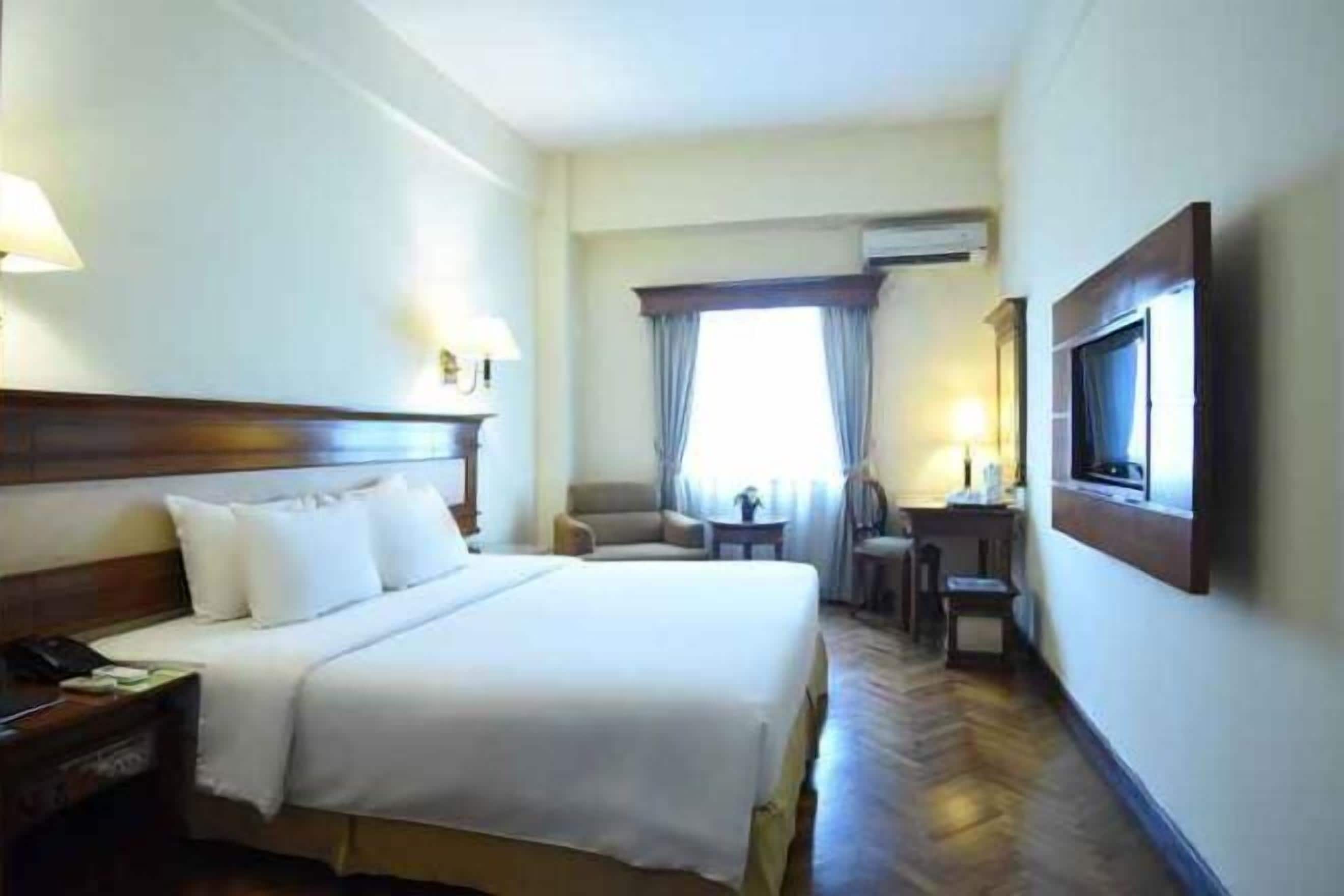 Safe på rommet, skrivebord og ekstrasenger (mot et tillegg)