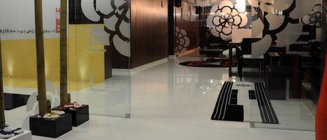 ฝ่ายต้อนรับ