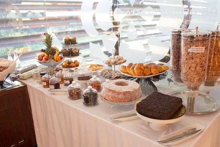 Daily continental breakfast (EUR 12 per person)
