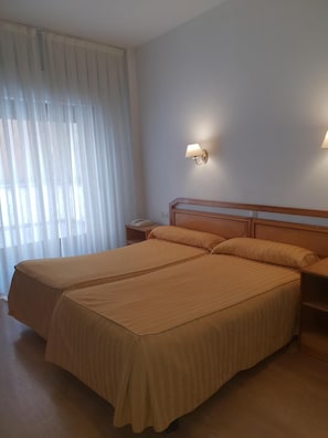 Bureau, Wi-Fi gratuit, draps fournis