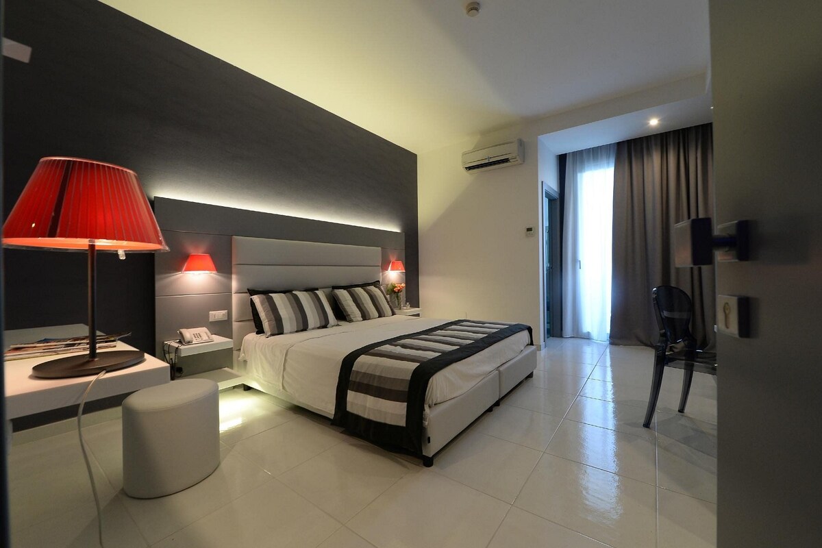 1 bedroom, minibar, desk, free WiFi