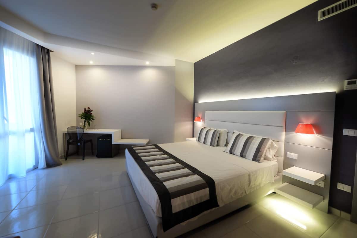 Triple Room | 1 bedroom, minibar, desk, free WiFi