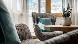 Tor con letto matrimoniale o 2 letti singoli, balcone | Selimut bulu angsa, brankas, Wi-Fi gratis, dan seprai linen