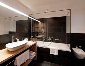 Eco-friendly toiletries, hair dryer, bathrobes, slippers - Zin Senfter Residence (San Candido)