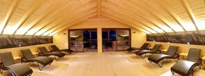 Sauna, steam room, Turkish bath/hammam, body treatments, aromatherapy