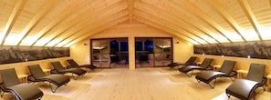 Sauna, steam room, Turkish bath/hammam, body treatments, aromatherapy