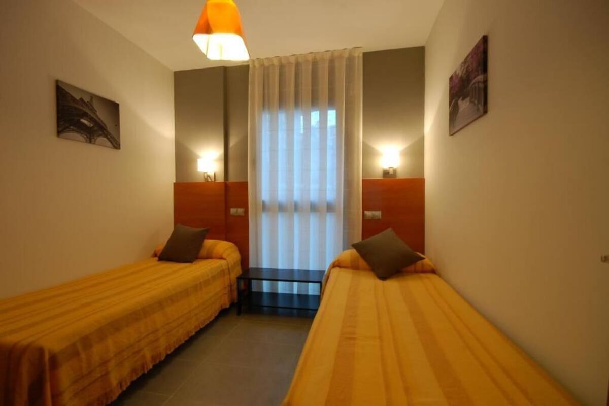 Chambre Standard avec lits jumeaux | Coffre-fort, bureau, système d’insonorisation, fer et planche à repasser