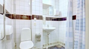 シャワー、ヘアドライヤー、タオル