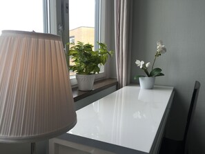 エコノミー ツインルーム 共用バスルーム (Hostel, bedlinen excluded) | デスク、ベビーベッド (無料)、可動式ベッド、WiFi (無料)