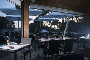 2 restaurants, breakfast, lunch, dinner served; Mediterranean cuisine - PuntAla Camp & Resort (Castiglione della Pescaia)