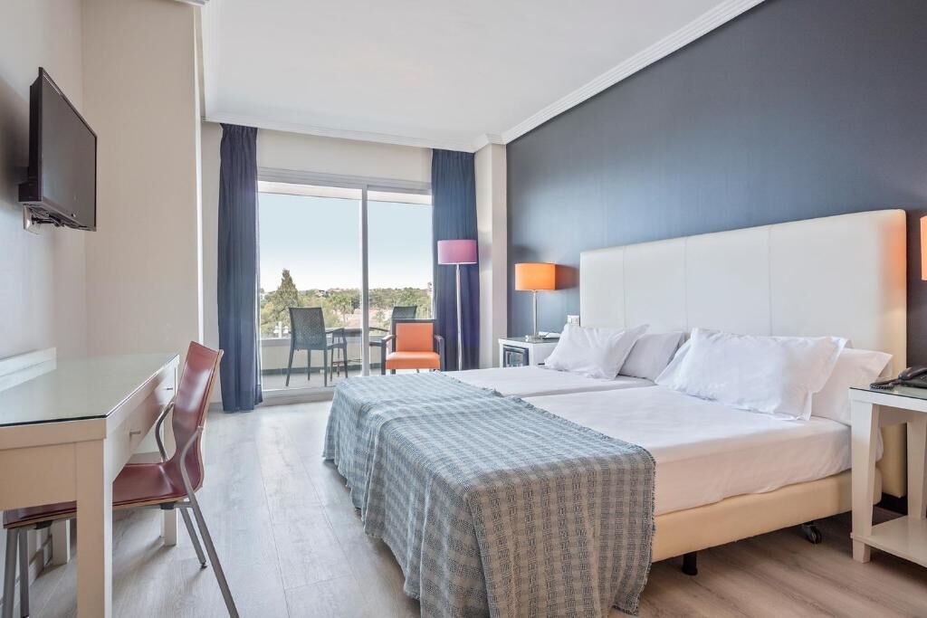 Free minibar, in-room safe, desk, blackout curtains