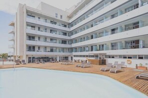 Indoor pool, outdoor pool, pool loungers - Hotel Balneario Playa De Coma Ruga (El Vendrell)
