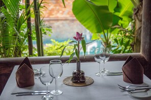 Breakfast, lunch, dinner served; international cuisine, pool views  - Bunwin Residence (Siem Reap)