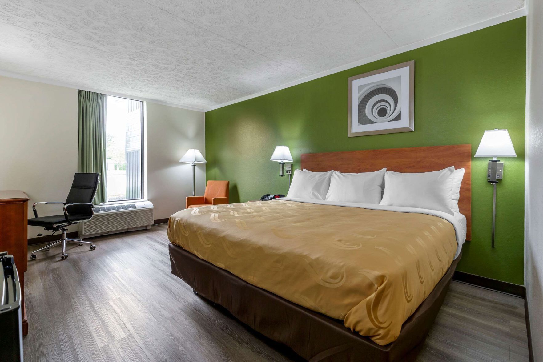 Desk, free cribs/infant beds, free rollaway beds, free WiFi