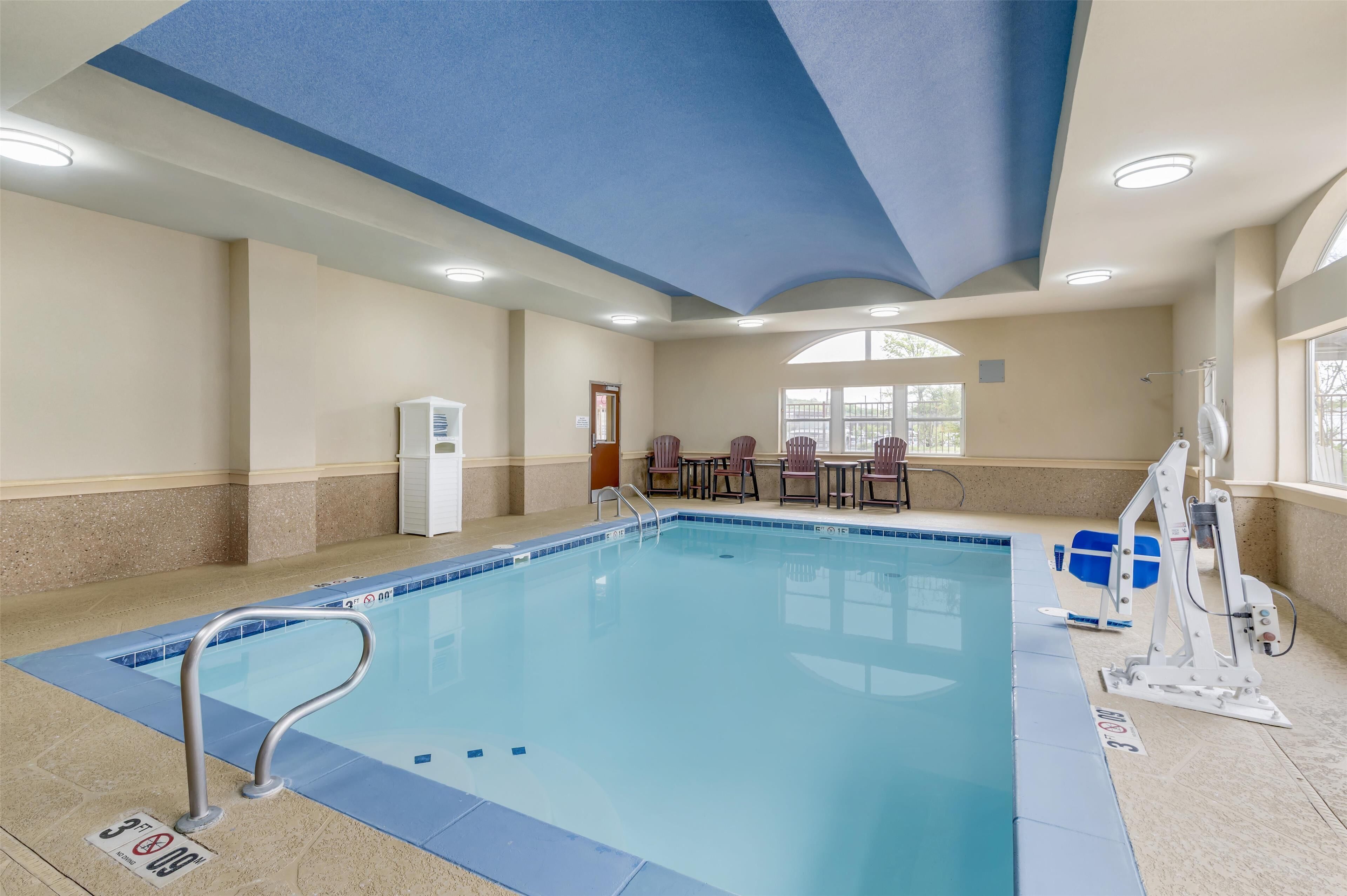 indoor pool, open 9:00 am to 10:00 pm, pool loungers