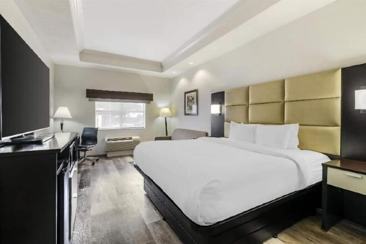 In-room safe, desk, laptop workspace, iron/ironing board