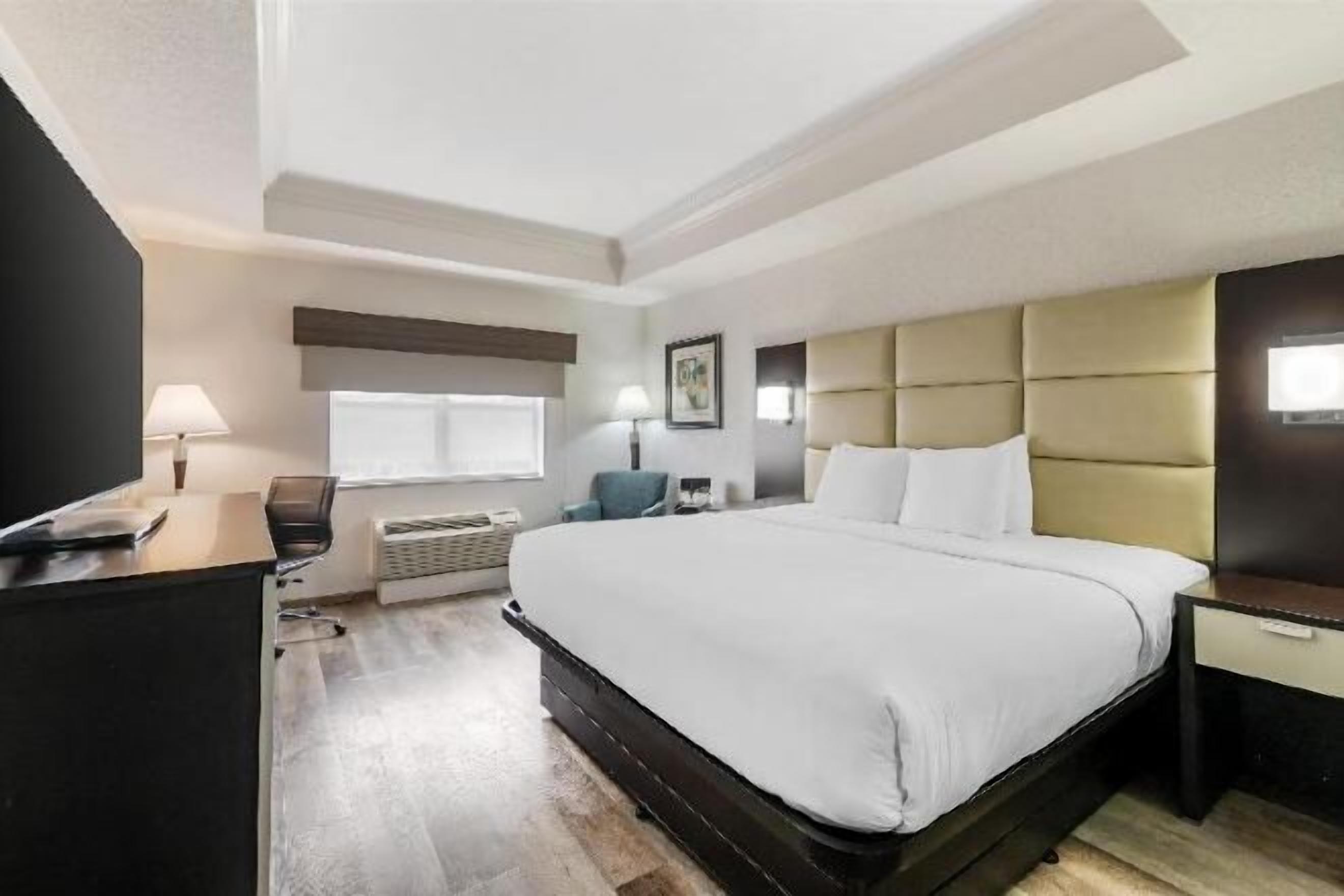 In-room safe, desk, laptop workspace, iron/ironing board