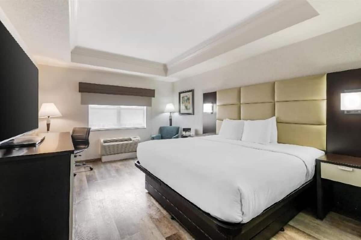 In-room safe, desk, laptop workspace, iron/ironing board