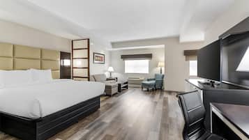Suite, 1 King-Bett, Nichtraucher, Kühlschrank und Mikrowelle (Living Room;with Sofabed) | Zimmersafe, Schreibtisch, laptopgeeigneter Arbeitsplatz