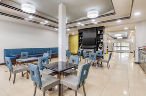 Tägliches inbegriffenes Frühstücksbuffet