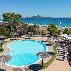 2 outdoor pools, pool loungers
