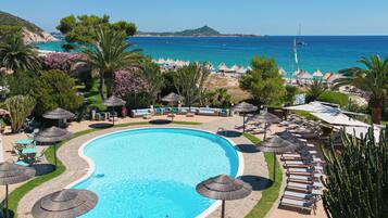 2 piscinas al aire libre, tumbonas