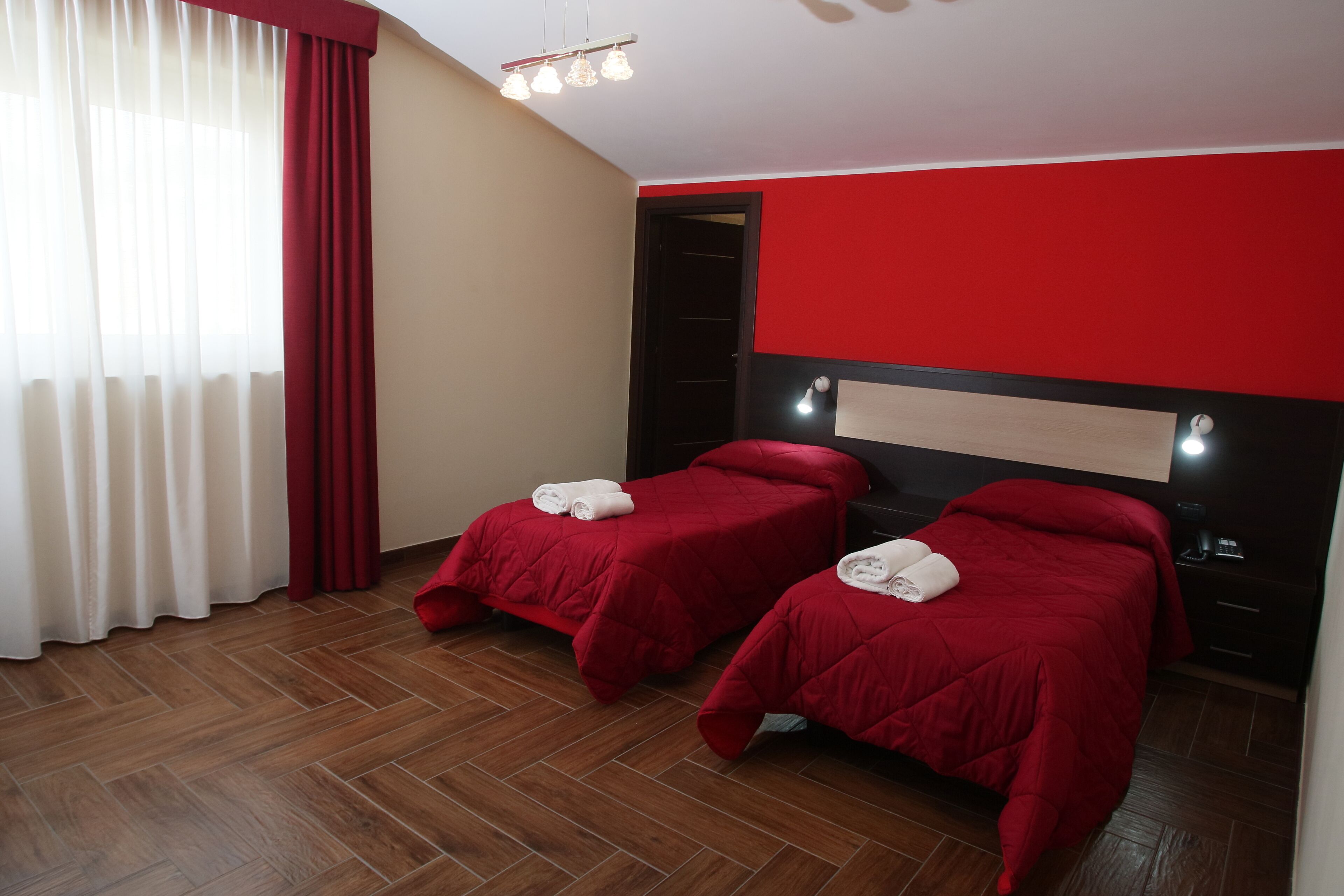 standard double room | premium bedding, minibar, in-room safe, desk