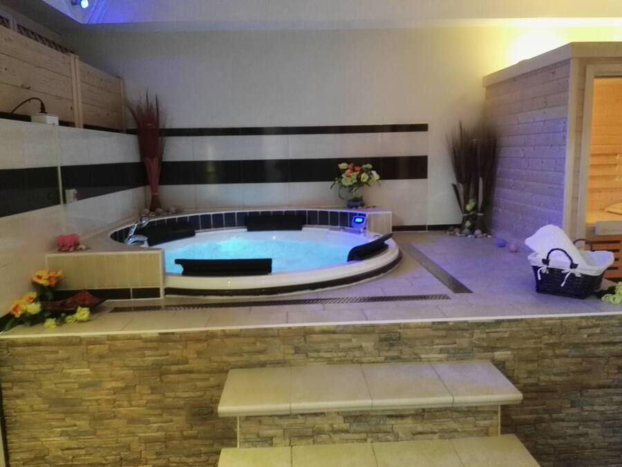 Sauna, hot tub, body treatments, deep-tissue massages, sports massages