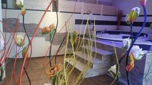 桑拿、热水浴缸、身体护理、深层组织按摩、运动按摩、面部护理