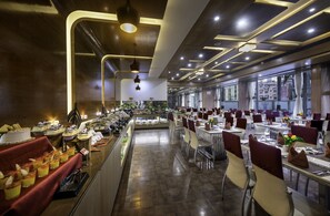 Daily buffet breakfast for a fee