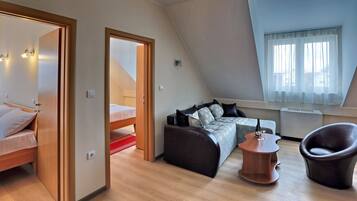 Junior Suite | Living area | Flat-screen TV