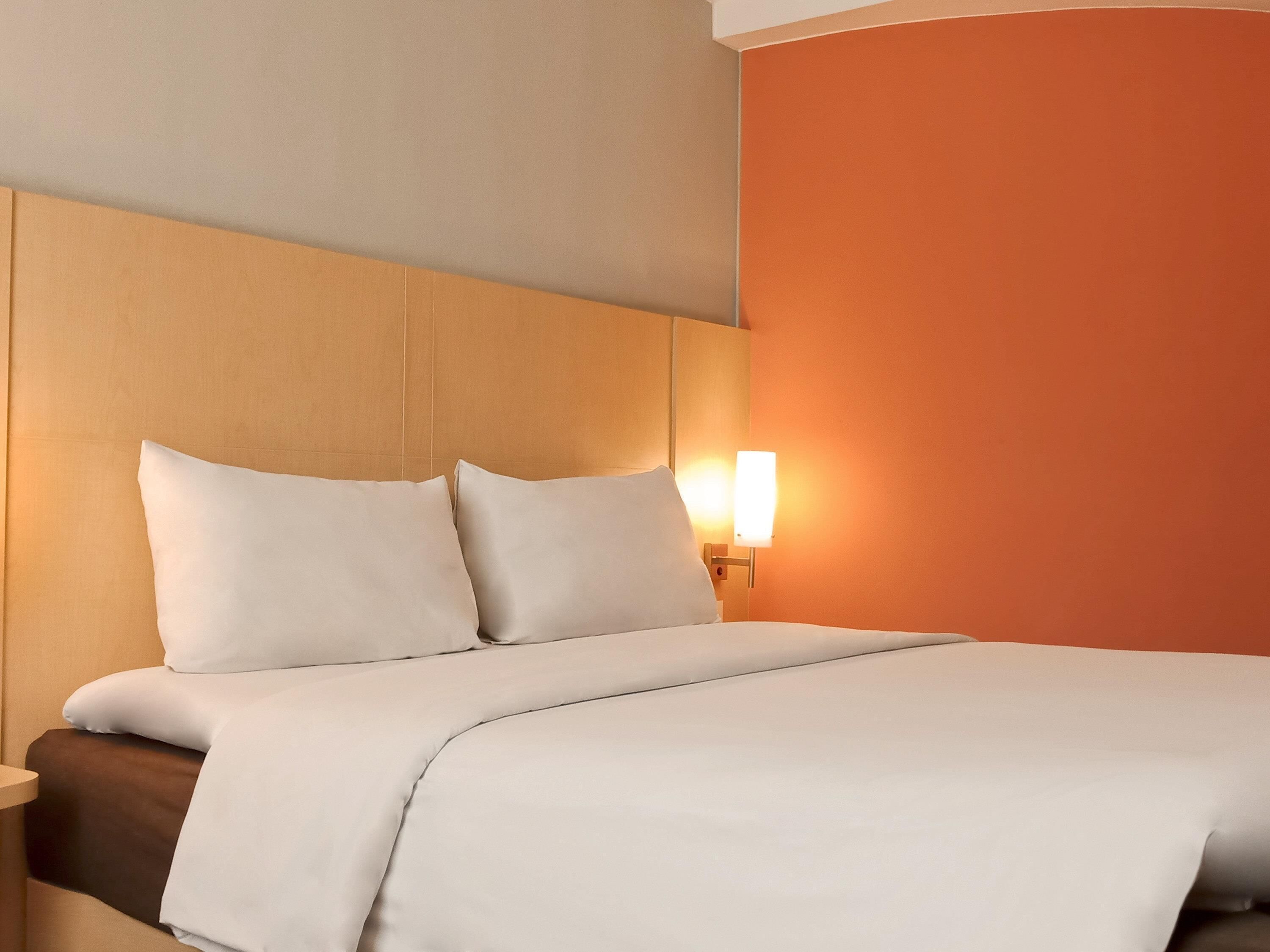 Rom – deluxe, 1 dobbeltseng, havutsikt | Minibar, safe på rommet, skrivebord og blendingsgardiner