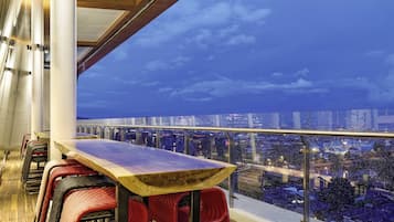 Cocina internacional con vista al mar