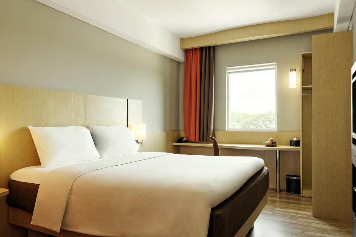 迷你吧、客房內保險箱、書桌、遮光布/窗簾