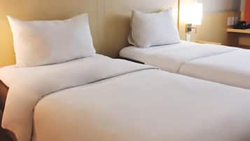 Deluxe Room, 2 Single Beds, Mountain View | Minibar, in-room safe, desk, blackout curtains